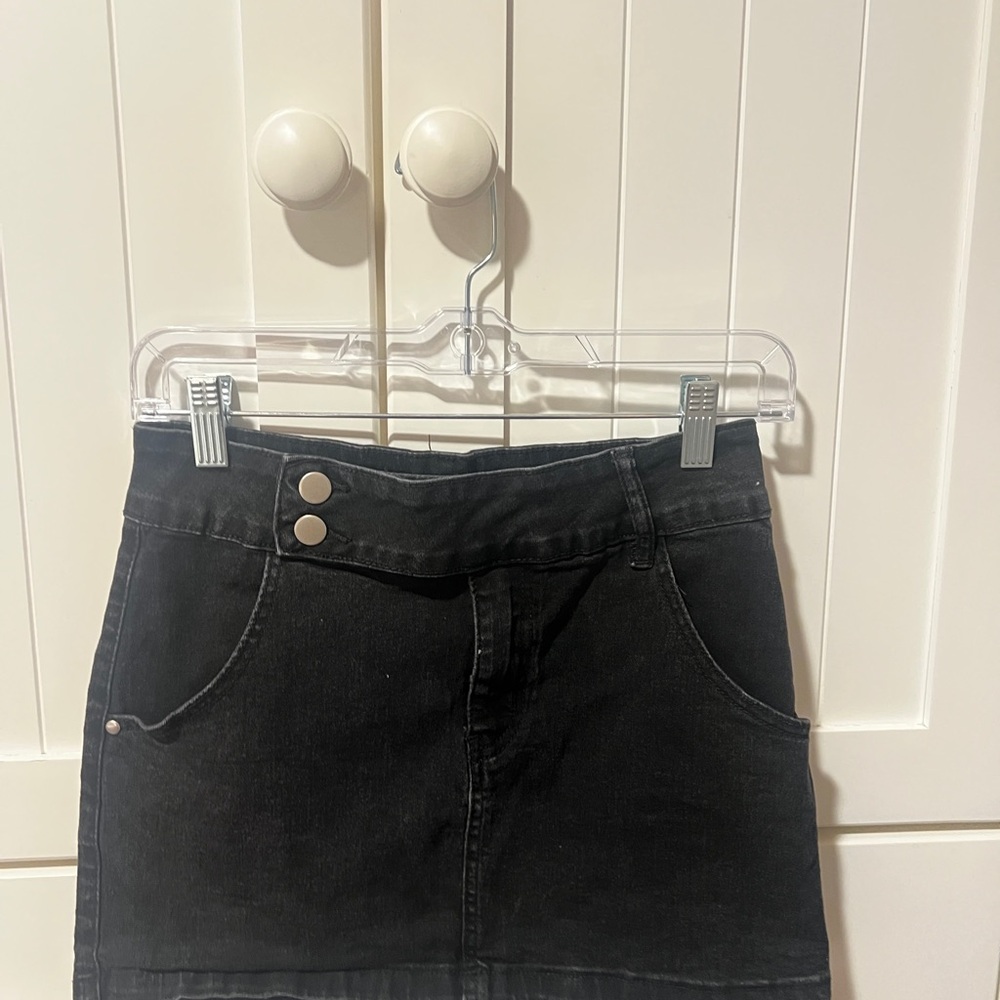 Windsor Black Mini Pencil Skirt for Casual Wear